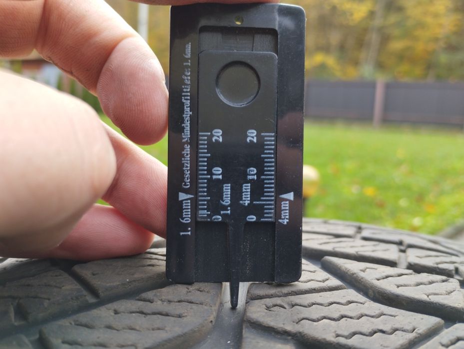 Шини на BMW X5 Yokohama Blue Earth r20  275/40  Зимові 6-7 мм