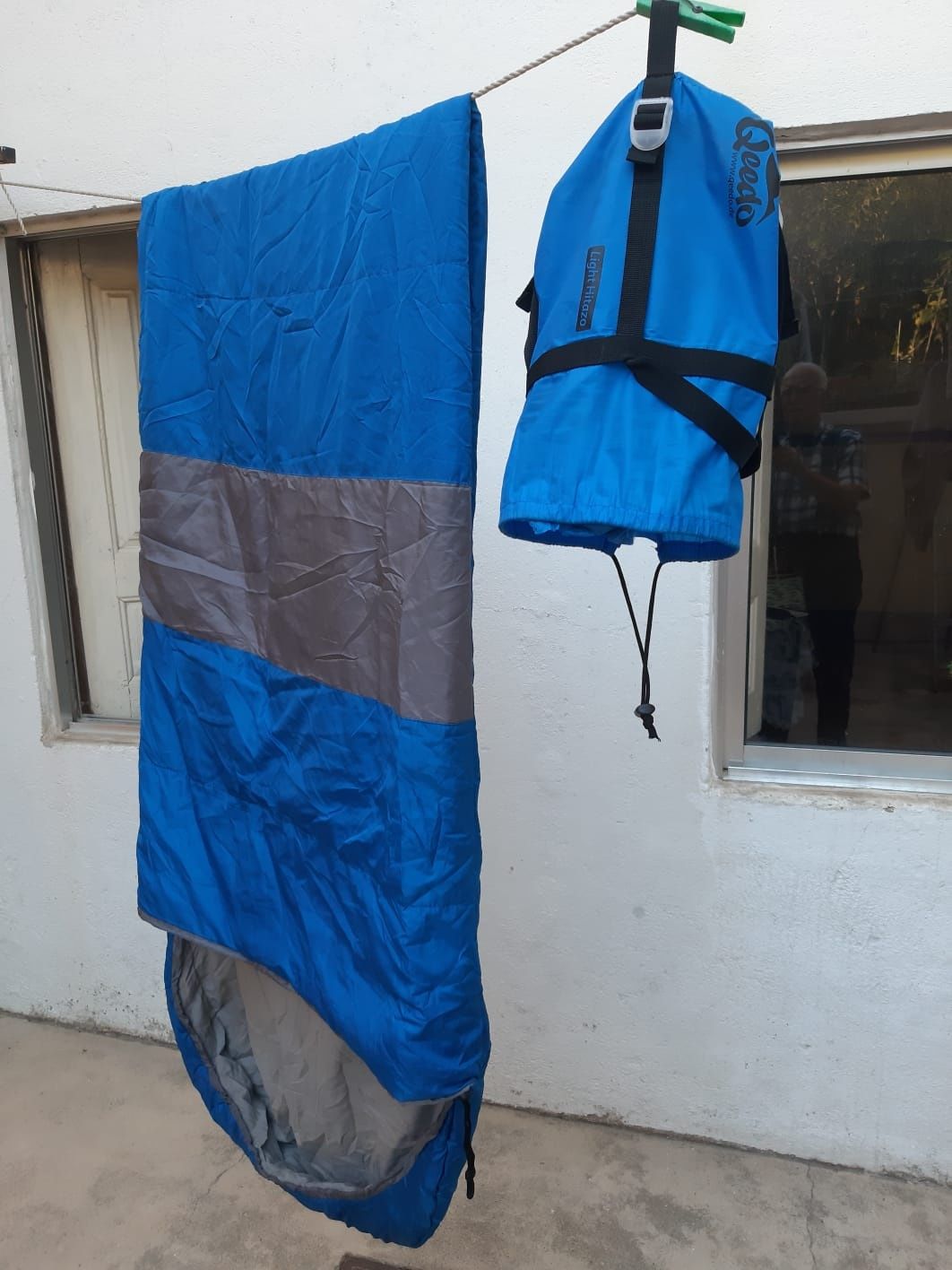 Tenda para 2 pessoas e saco dormir qeedo