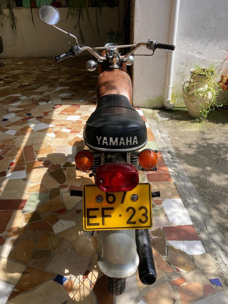 Yamaha 50 vermelha