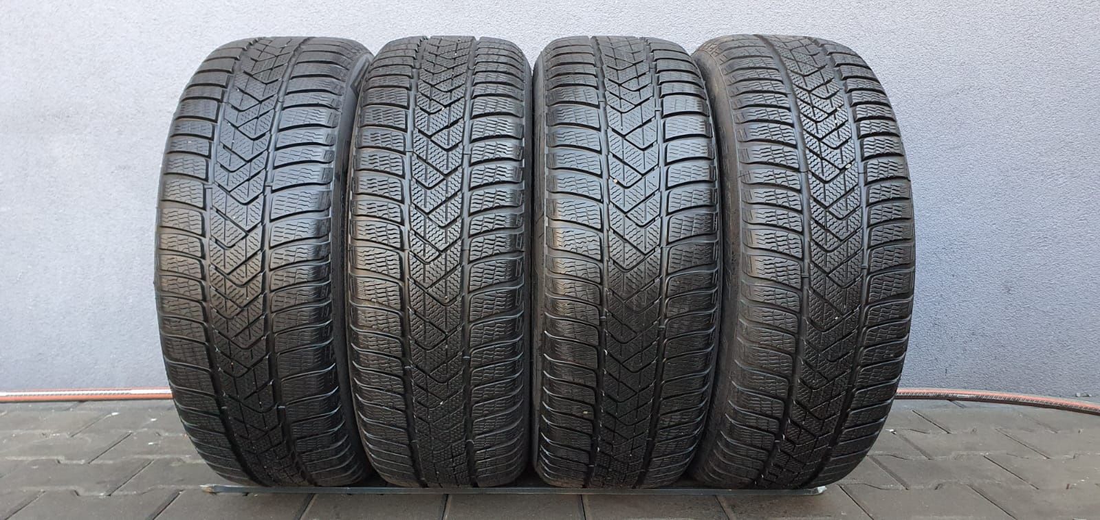 215/65/17 Pirelli komplet Zimowe