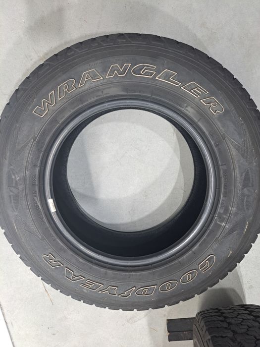 4 pneus 245 75 R17 Goodyear Wrangler
