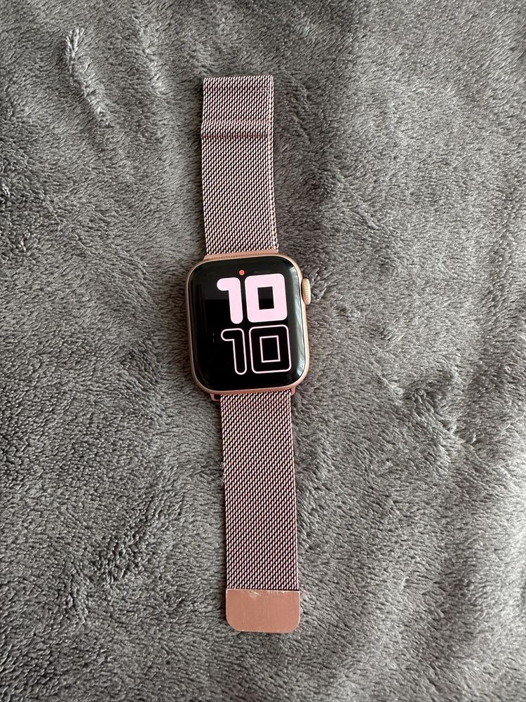 Часи Apple Watch series 4 , 44 mm