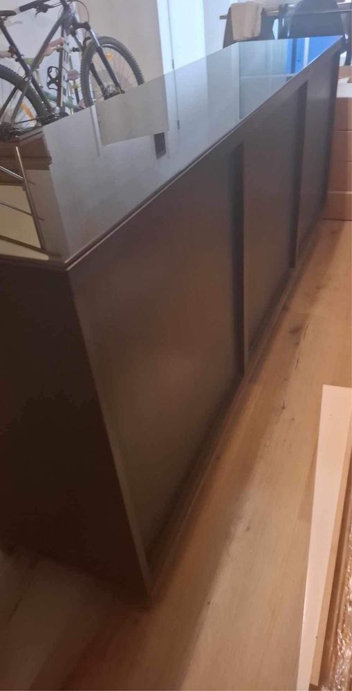 Aparador preto ikea com vidro