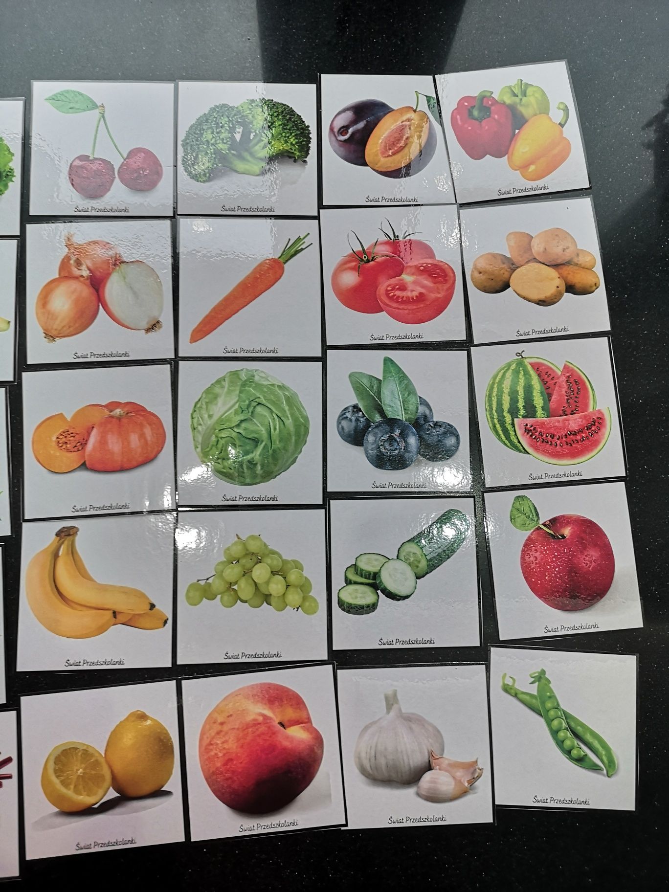 Pomoce dydaktyczne, alfabet, części ciała, warzywa, owoce