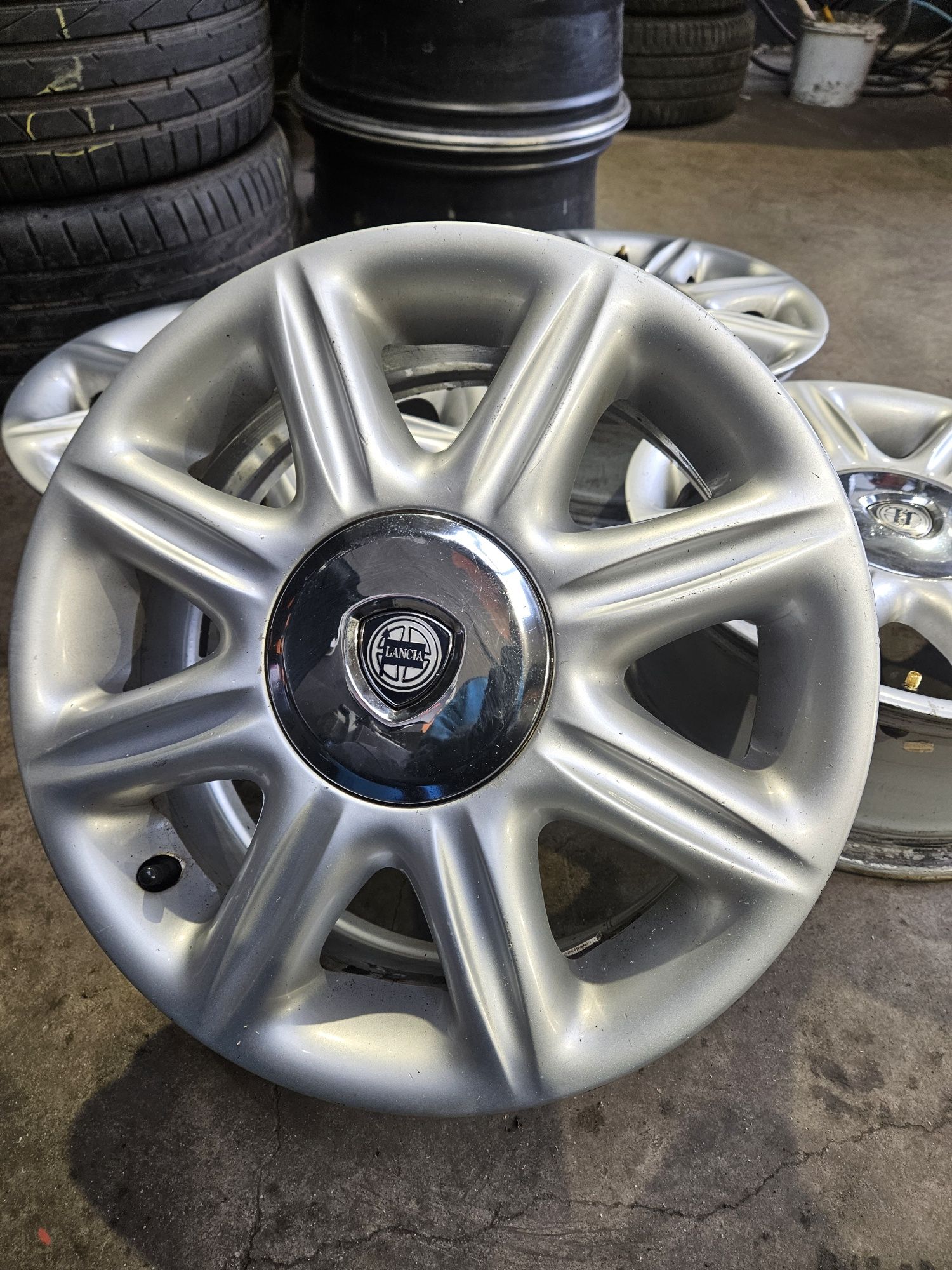 15 4x98 Felgi aluminiowe Lancia