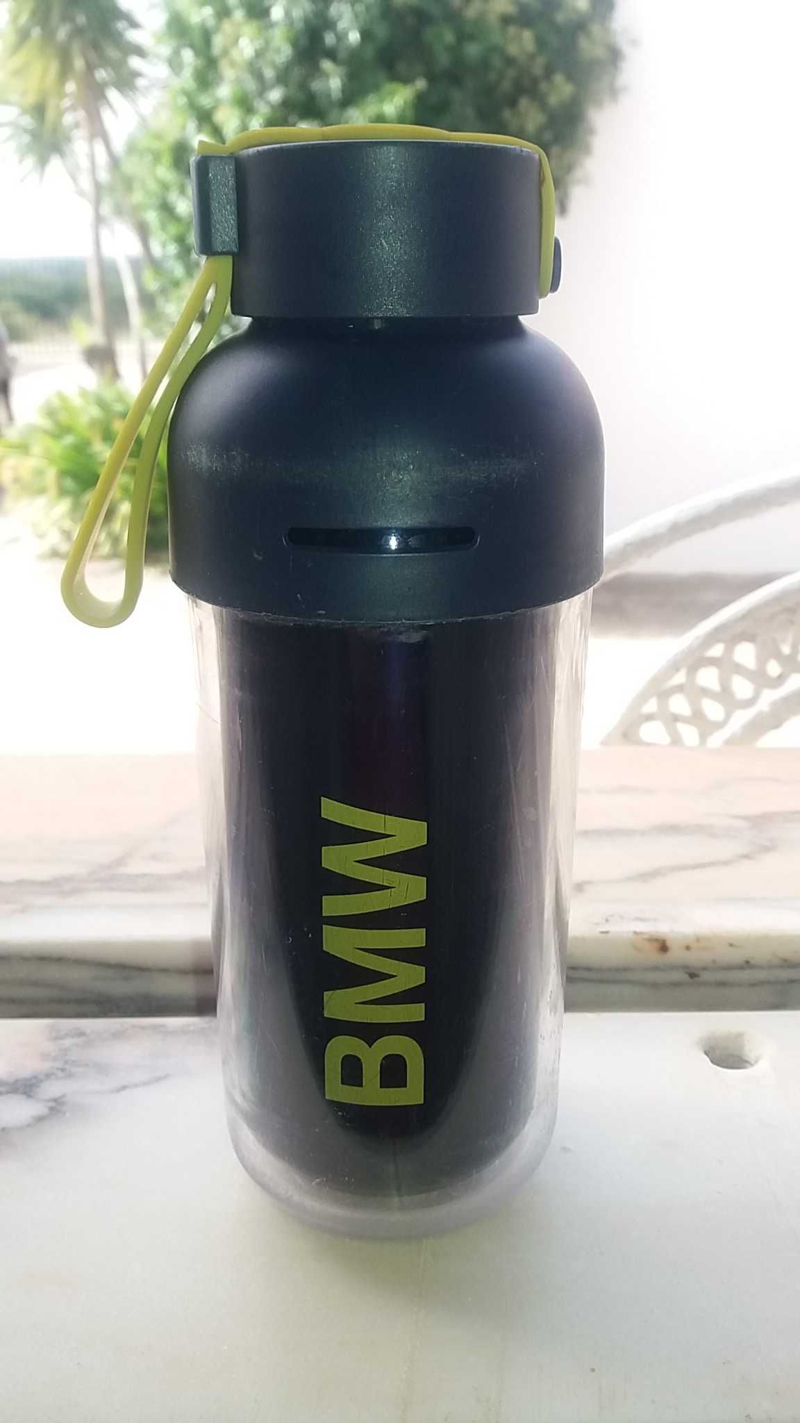 Boião ou recipiente para água ou outros liquidos da marca BMW