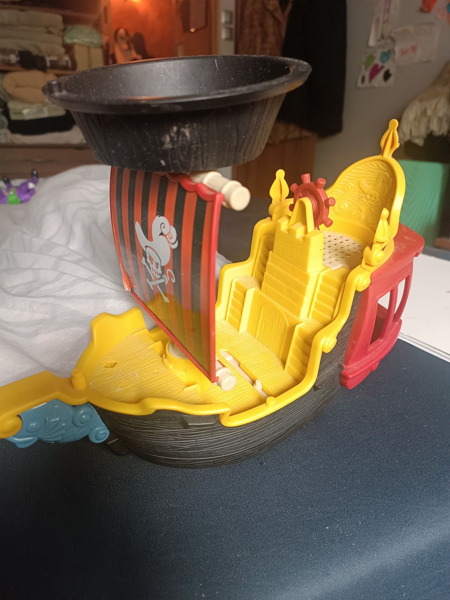 Mattel Disney statek kapitana Jacka