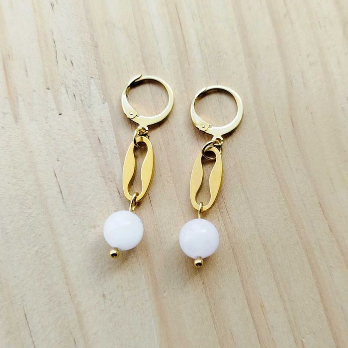 Brincos em aço dourado com Quartzo Rosa