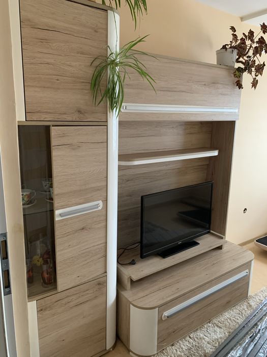 Meblościanka do salonu lub sypialni