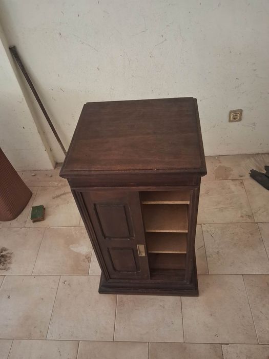 Sapateira antiga em bom estado geral 30€