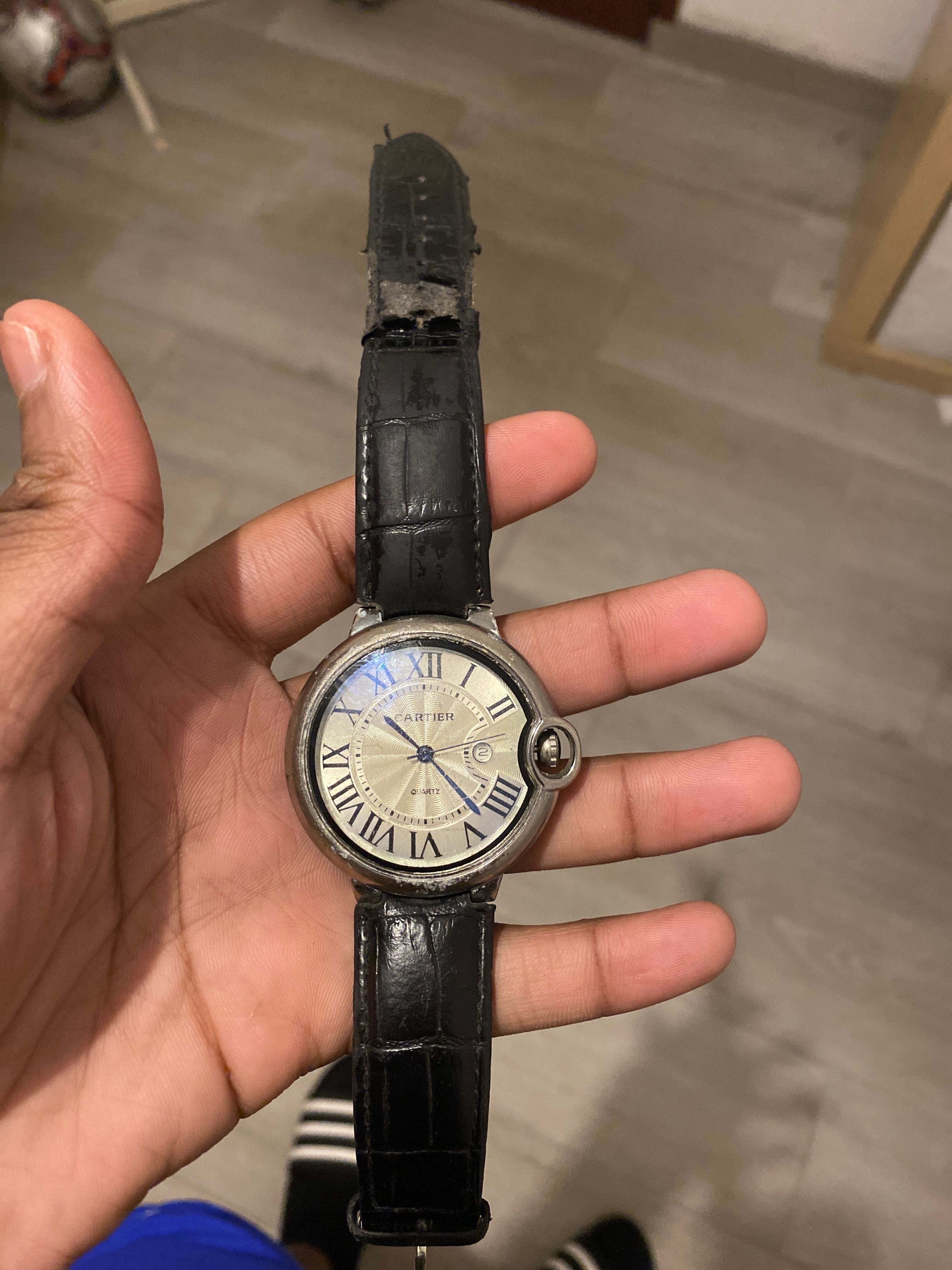 Relógio da Cartier  , pagamento à mão