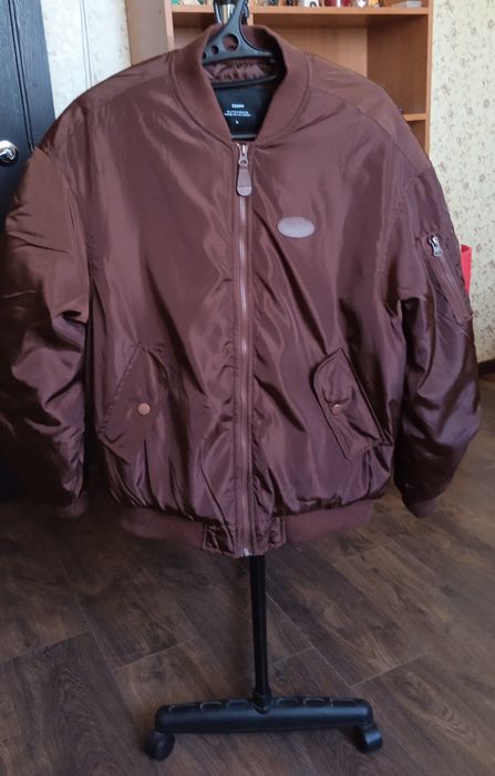 Жіноча куртка бомбер