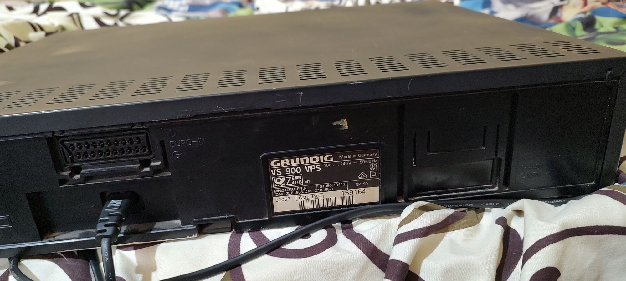 Відеомагнітофон Grundig