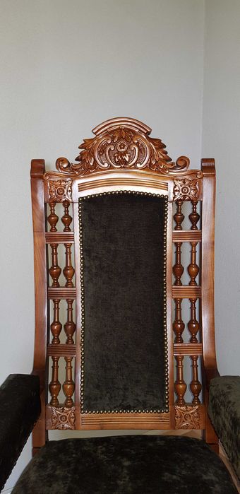 Stylowy, drewniany fotel - tron