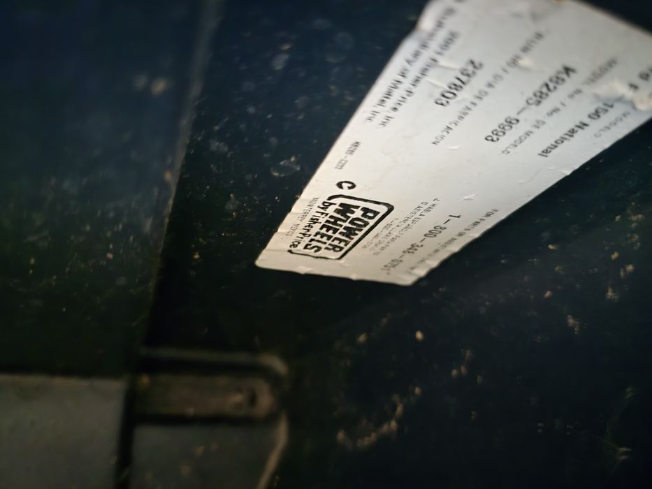 Samochód na akumulator ford z otwieranym bagaznikiem