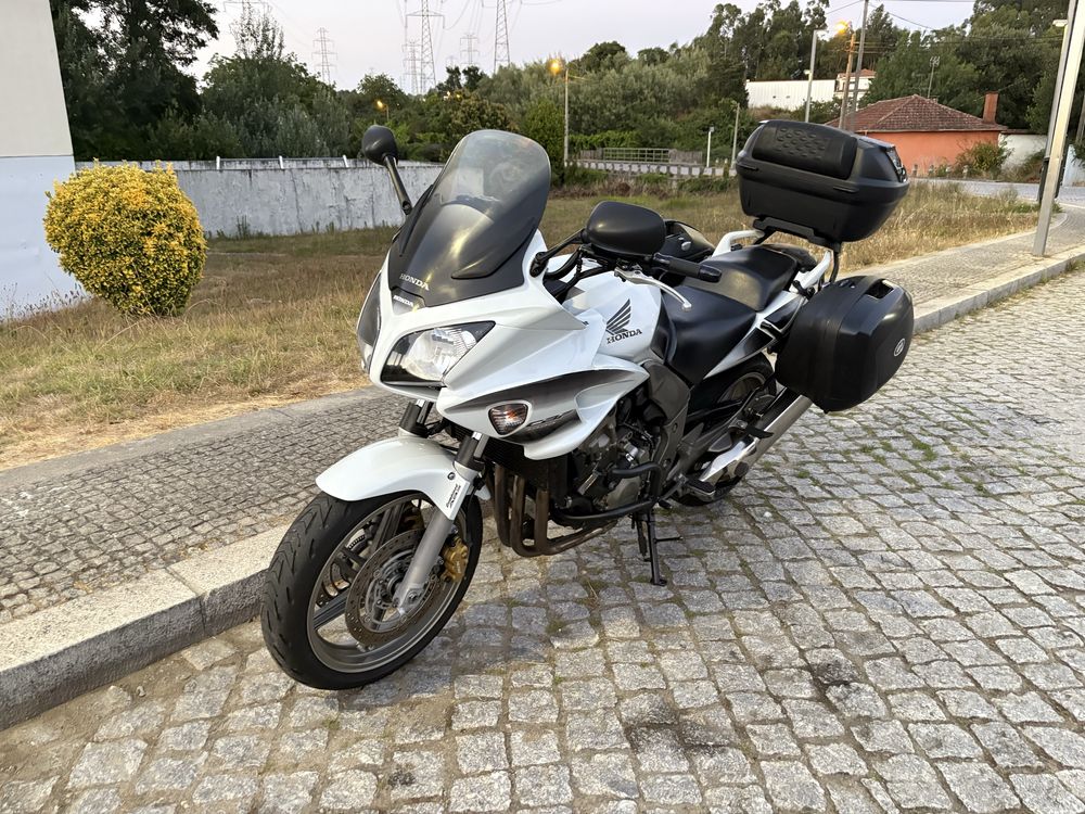 HONDA CBF 1000 ( 3 malas de viagem ) Ano de 2009