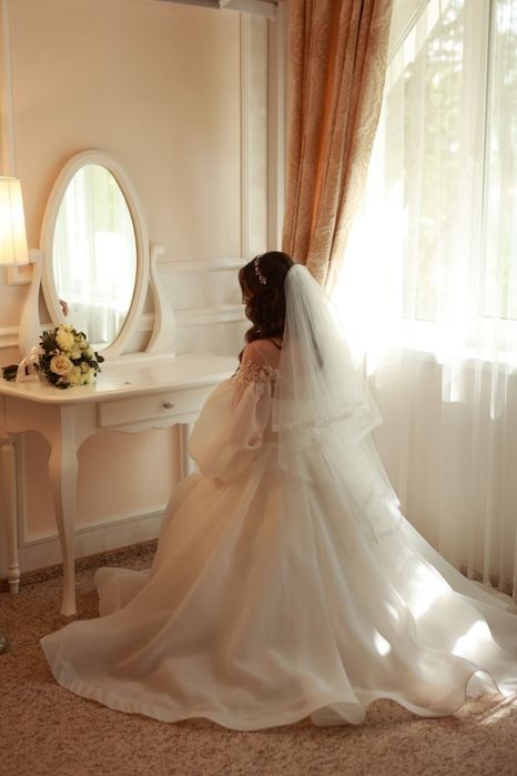 Продам весільну сукню