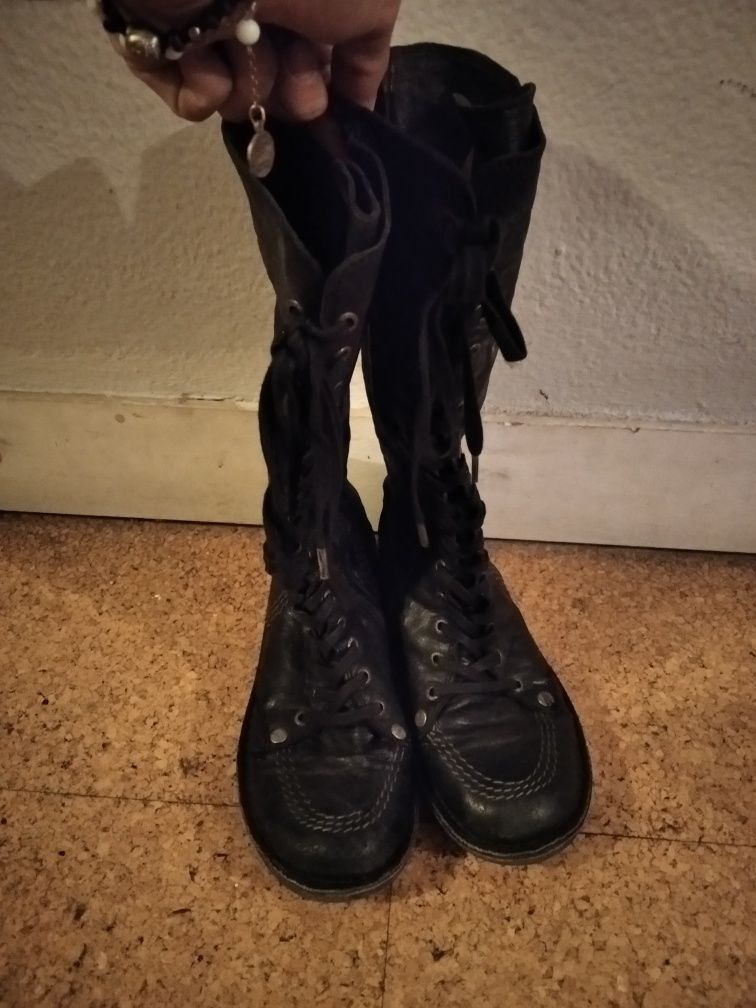 Sapatos, botas e tênis
