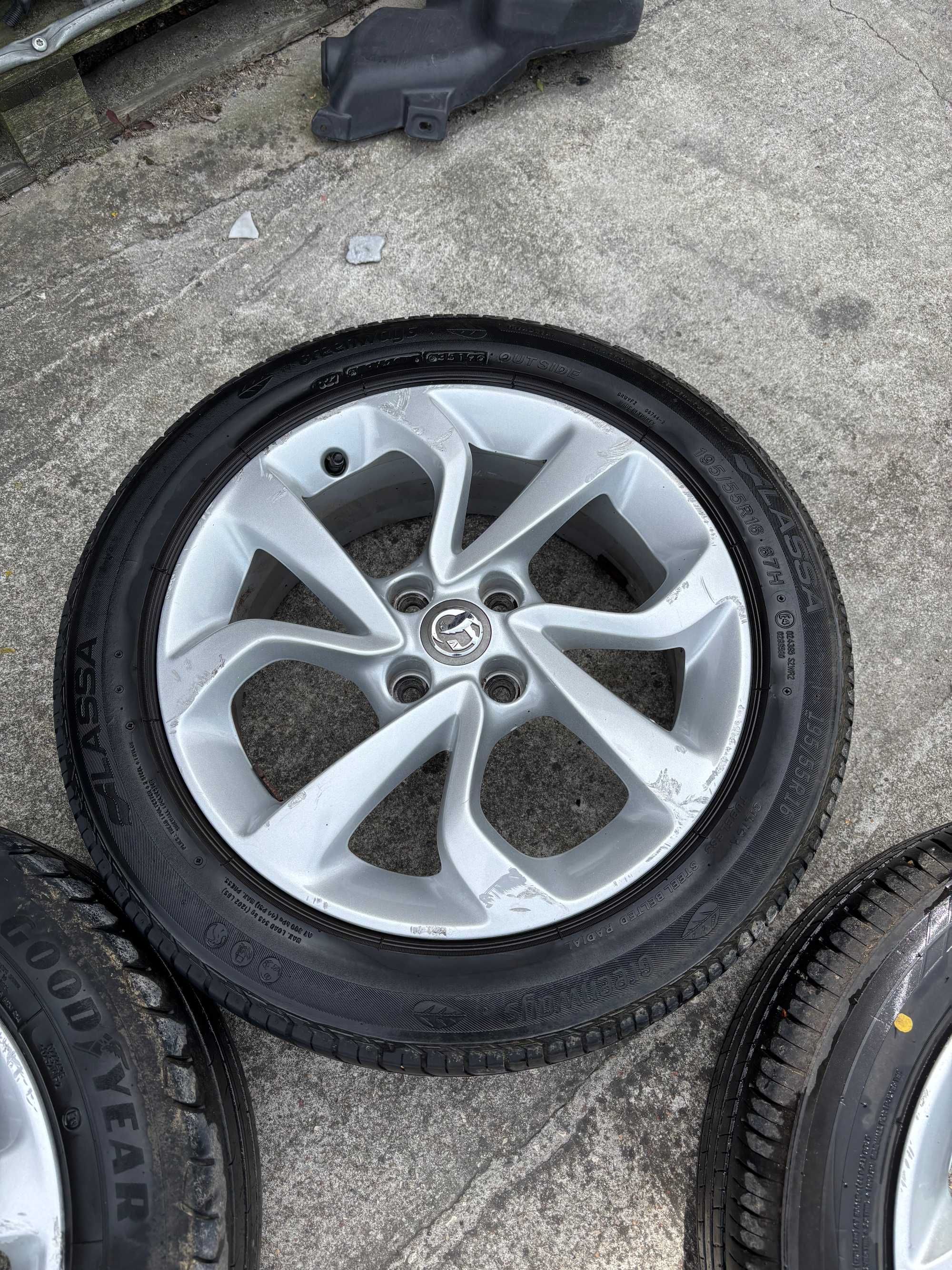 Opel Corsa Adam Koła Felgi Aluminiowe Z oponami 16 cali 4x100