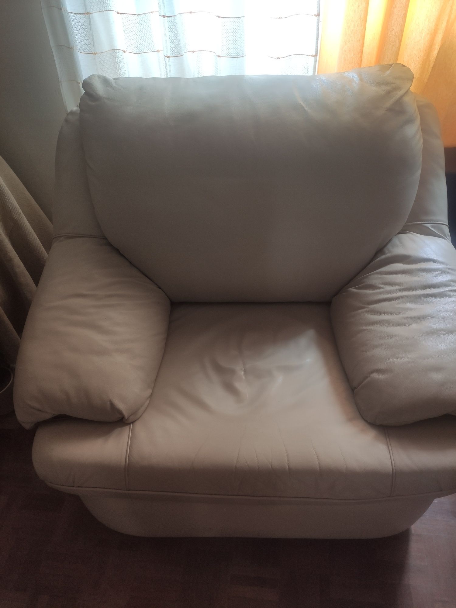 Sofá em pele (branco )