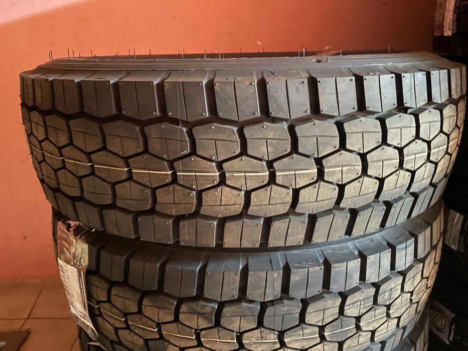 Грузові шини Lassa Maxiways 110D (ведуча вісь) 215/75 R17.5 126/124M