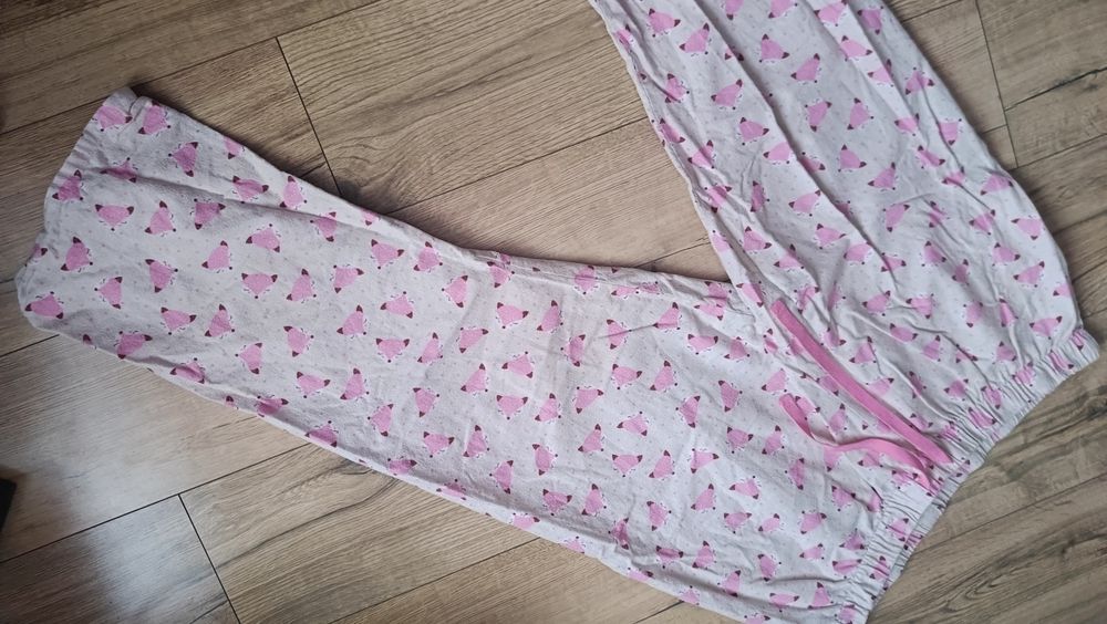 106. Zestaw ubrań damskich