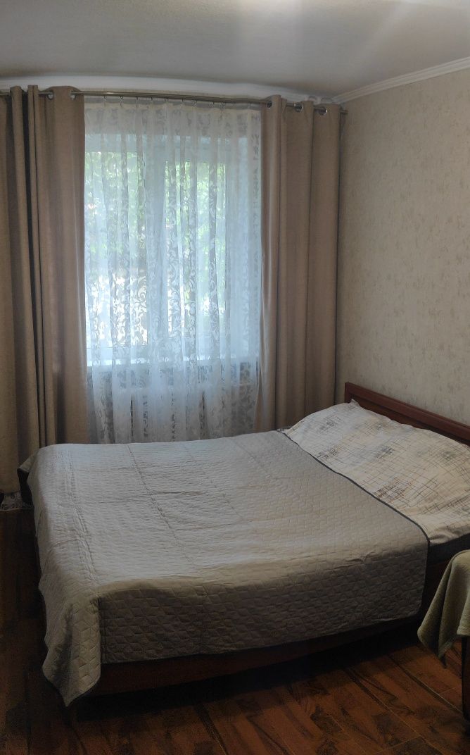 Вільно 1 поверх, 2-кім.подобово,Олександрійський б-р,Госпіталь,6 місц
