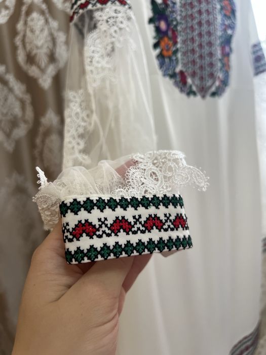 Вишите плаття з фатіном