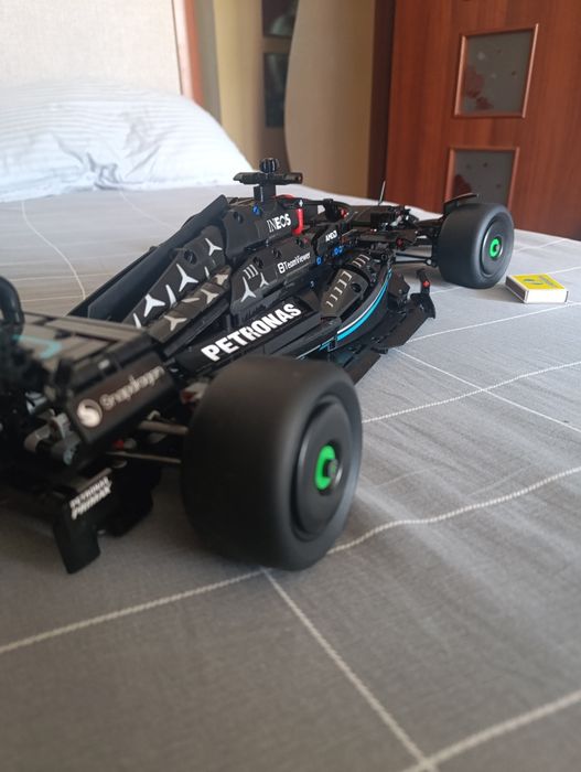 Продам Mercedes-AMG F1 W14 !!в собранном виде!!