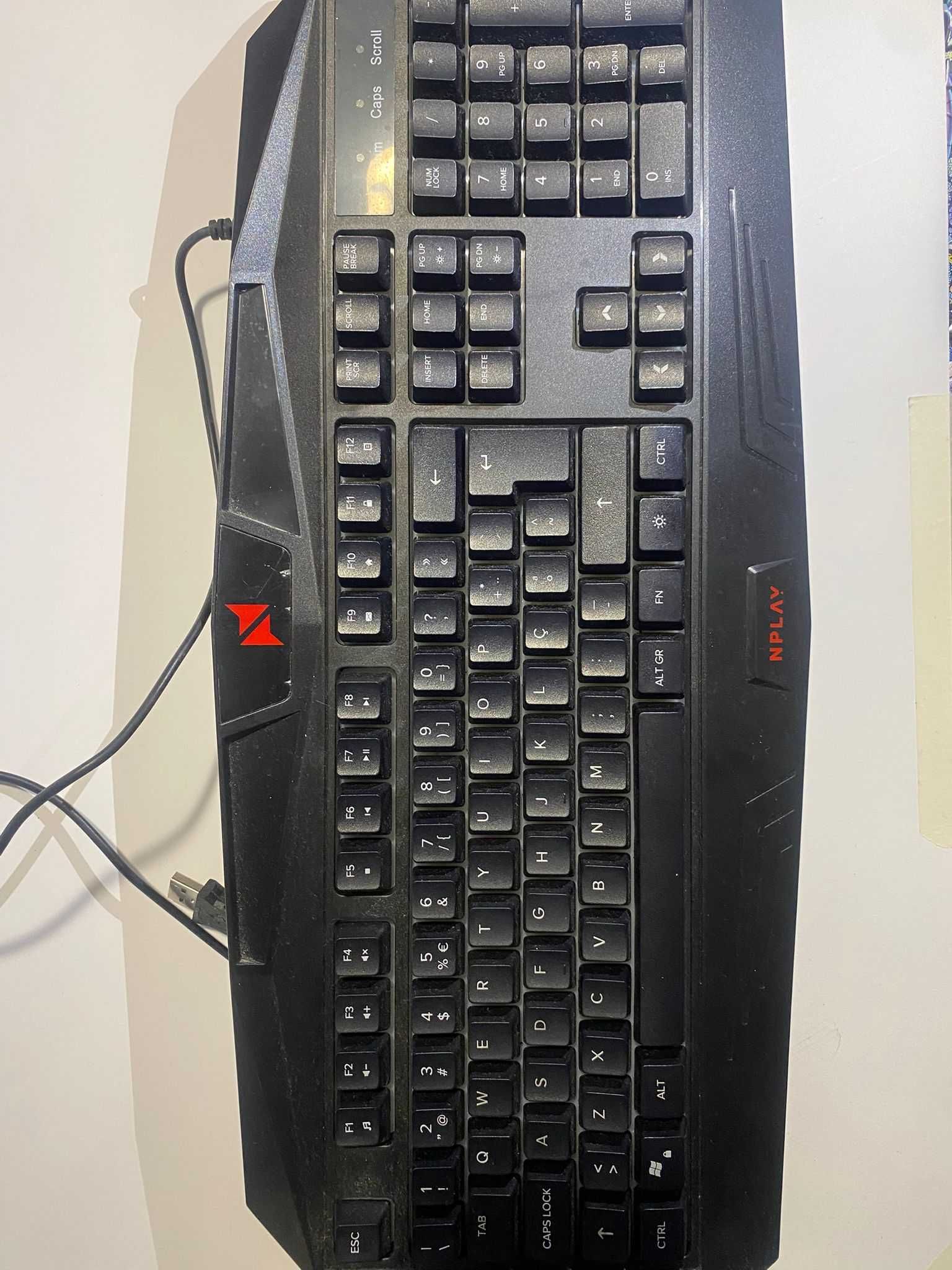 Teclado Gaming NPlay (com RGB)