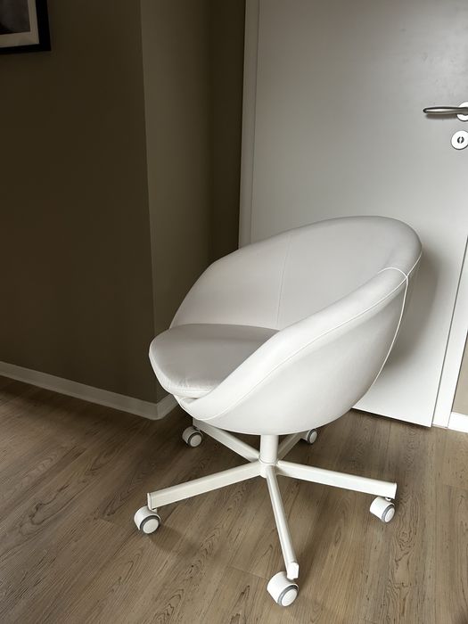 IKEA SKRUVSTA krzeslo obrotowe ysane bialy