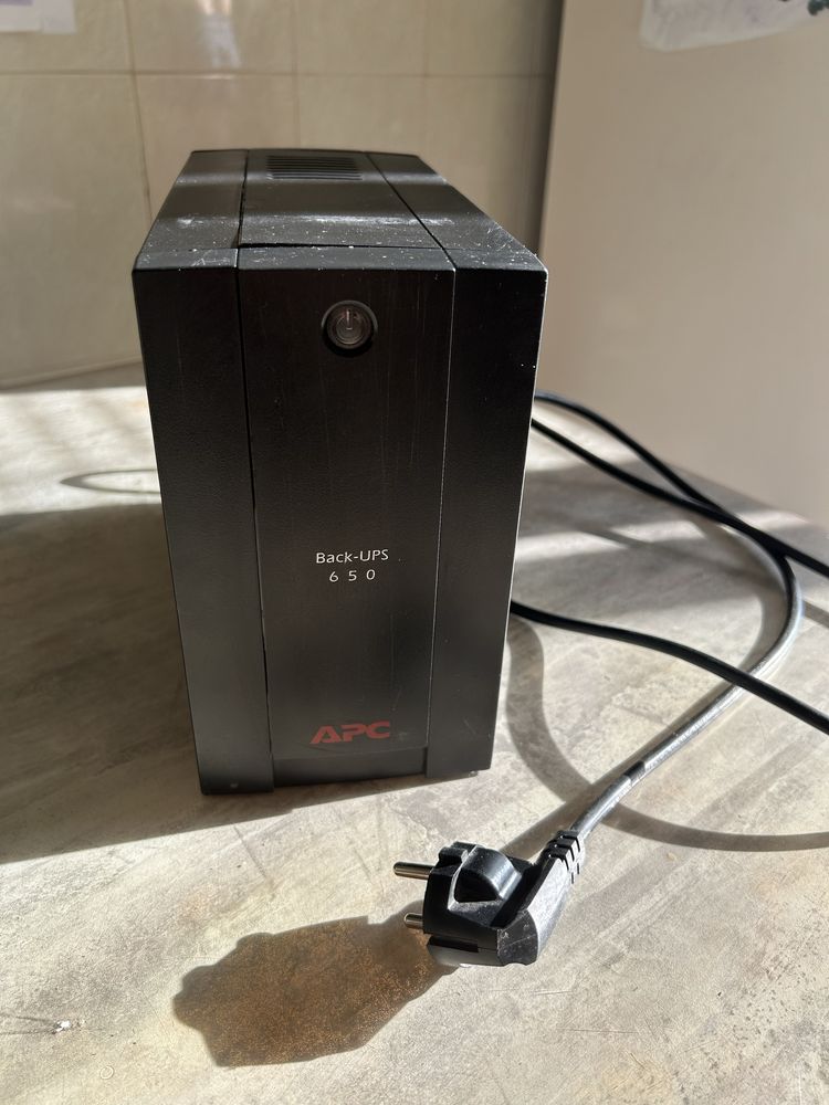 Бесперебойник АРС Back-UPS 650, безперебійник