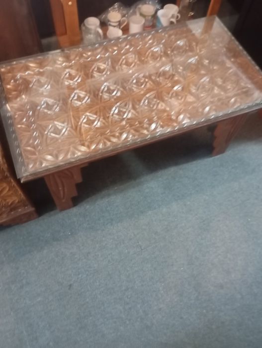 Vendo esta mesa muita bonita bom estado