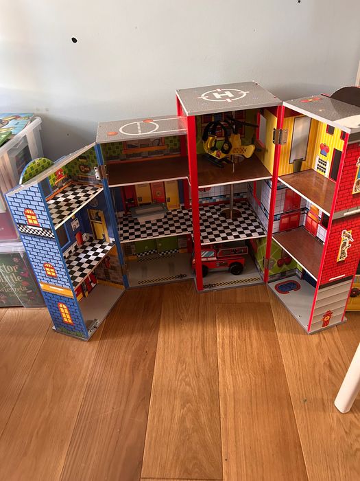 KidKraft drewniany domek superbohatera straż policja, dom dla lalek,