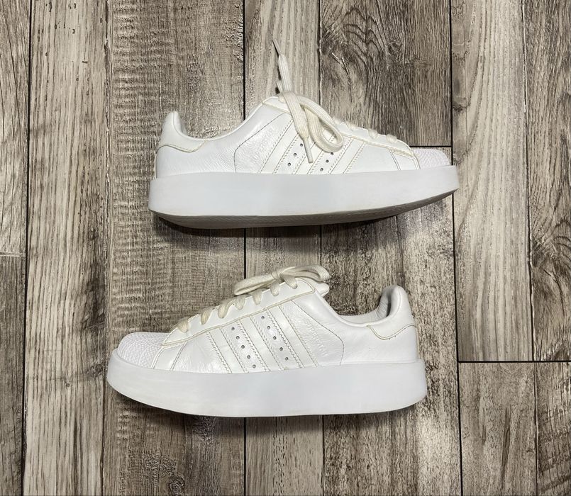 Кросівки adidas. 36 розмір
