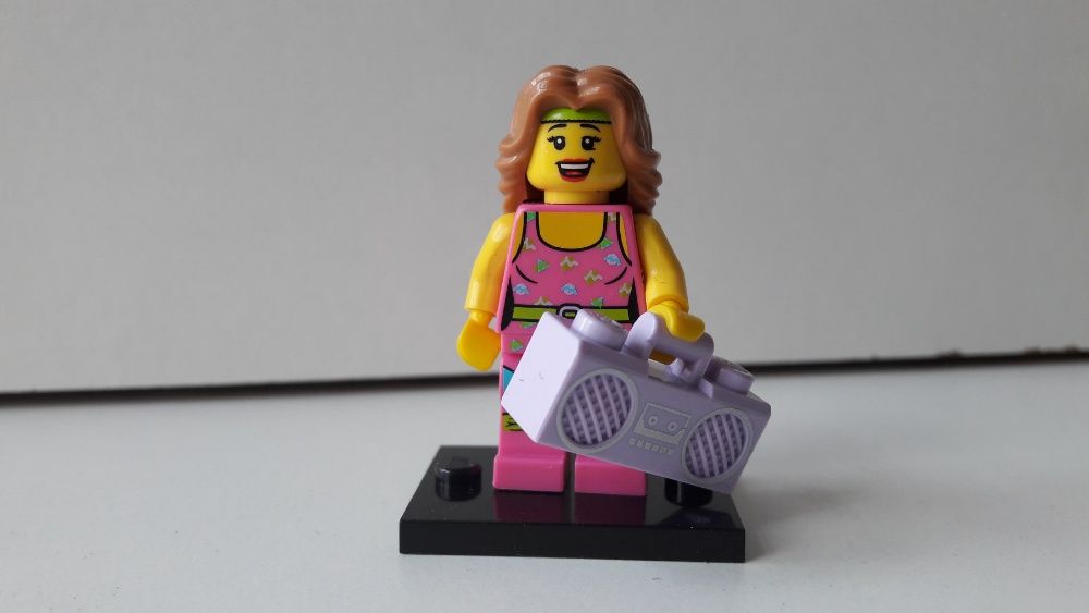 Lego Minifigurki Instruktorka Fitnes Col074
