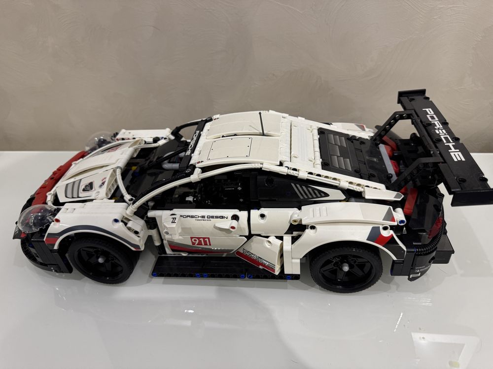 Конструктор 42096 LEGO Technic - “Porsche 911 RSR”
