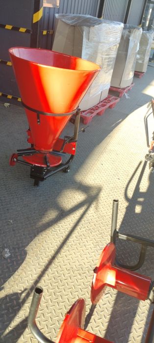 Розкидувач добрив насіння та піску Шип РУМ 100