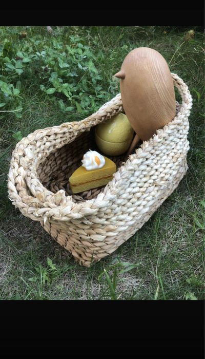 Naturalny koszyk z uchwytem z hiacyntu jasnobeżowy boho do dekoracji