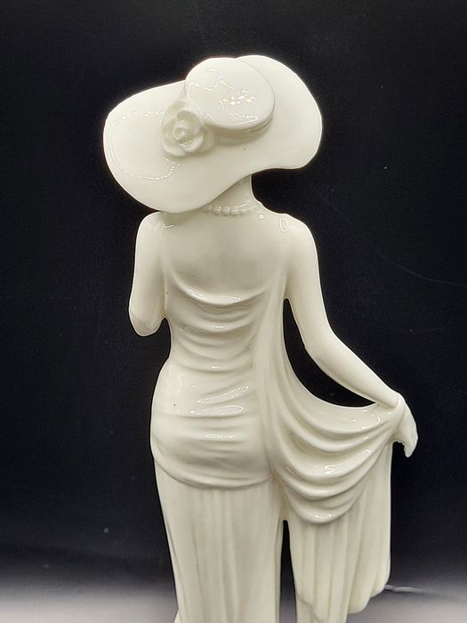 Porcelanowa figurka Diana Royal Worcester