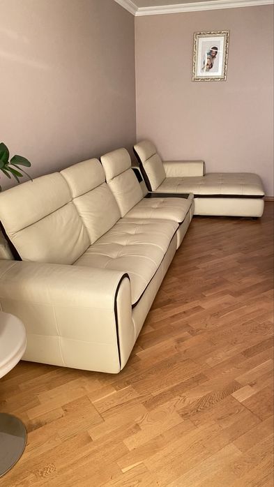 Шкіряний диван бежевий