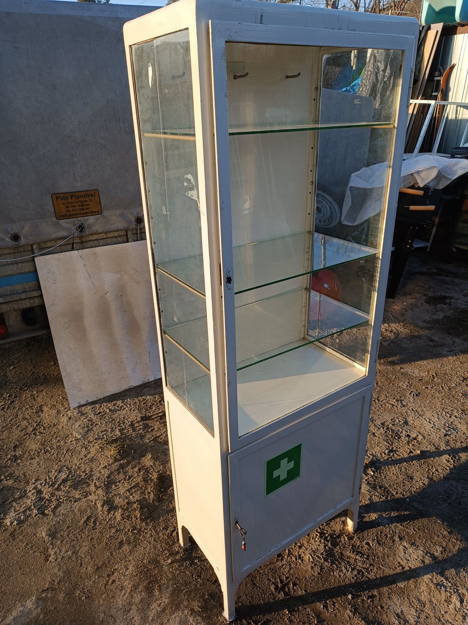 Stara szafka medyczna szpitalna apteczna metalowa leki witryna vintage