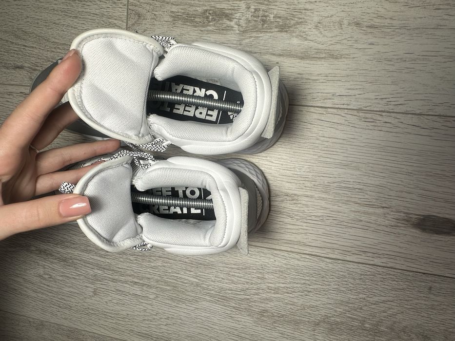 Adidas oryginalne nowe do koszykówki damskie Lightstrike rozmiar39 1/3
