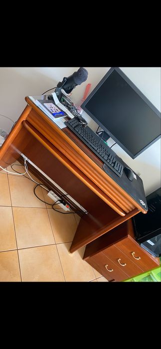 Mobília de quarto individual em nogueira