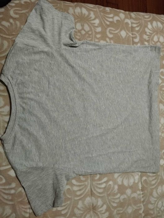 T-shirt cinza da Stradivarius