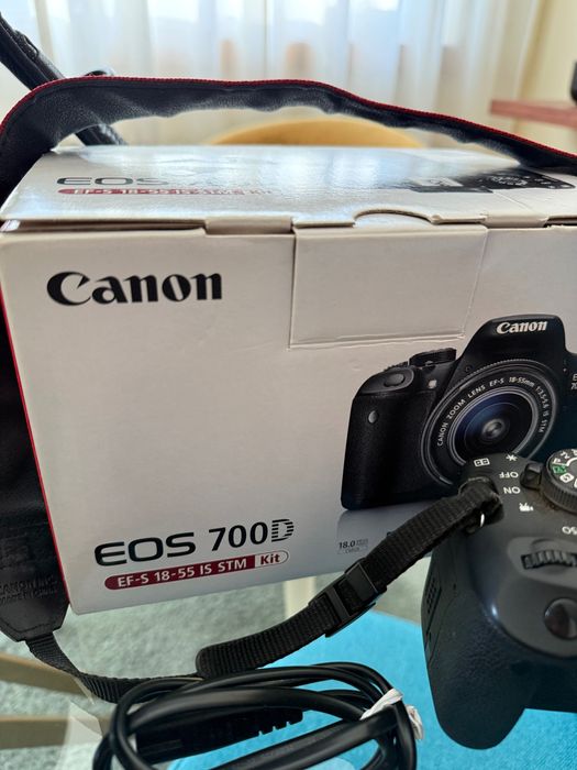 Pack Câmara Digital Canon EOS 700D + Acessórios + Objetiva 18-200mm