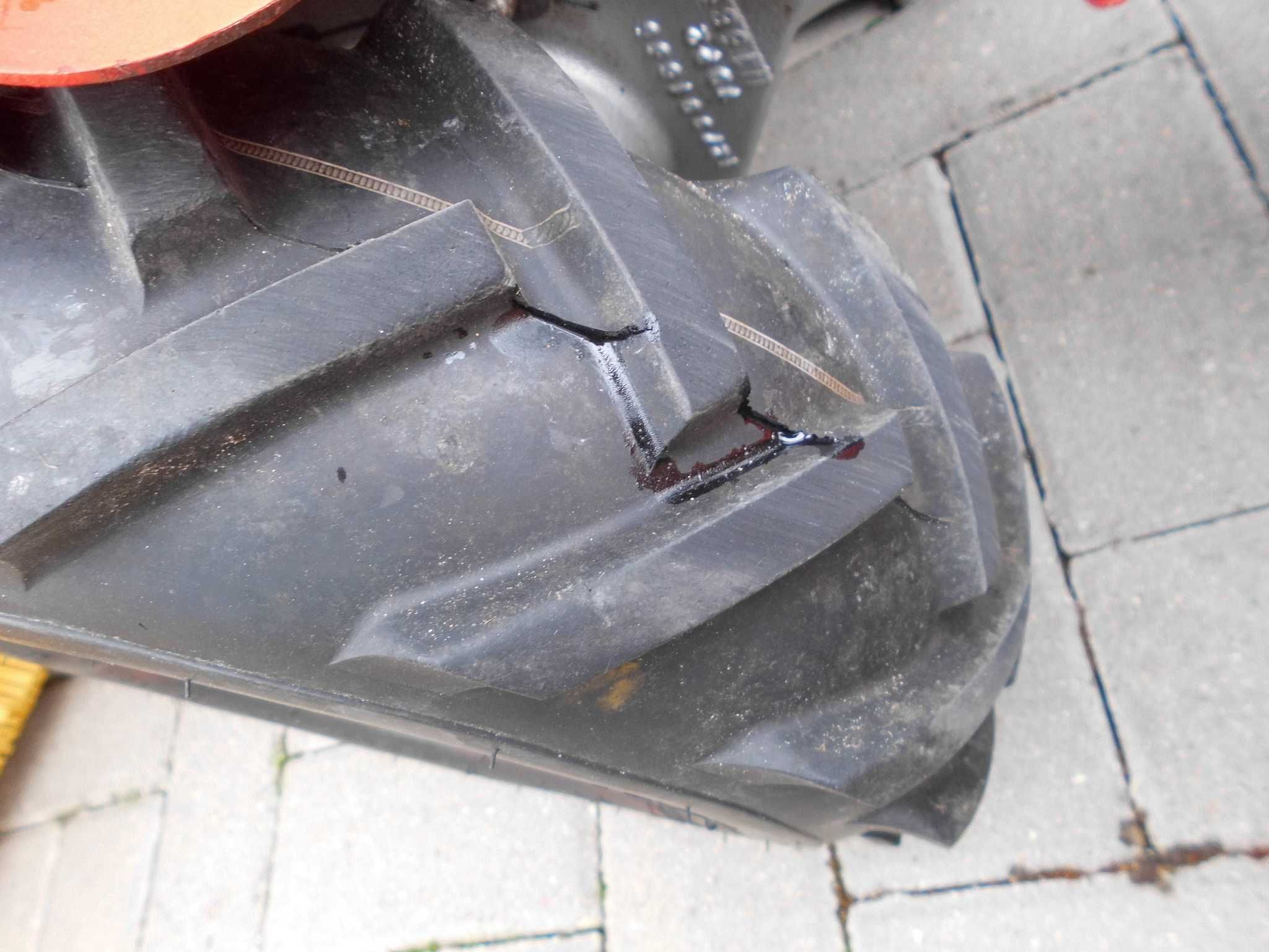 Profesjonalna zamiatarka spalinowa Hako  Honda  5,5 HP -100 cm
