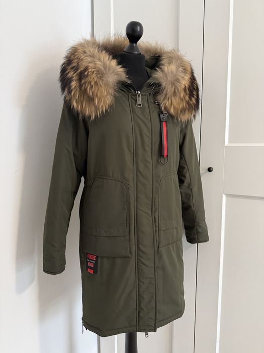 Długa kurtka parka jesienno-zimowa khaki futro jenot Liza Bruce S 36