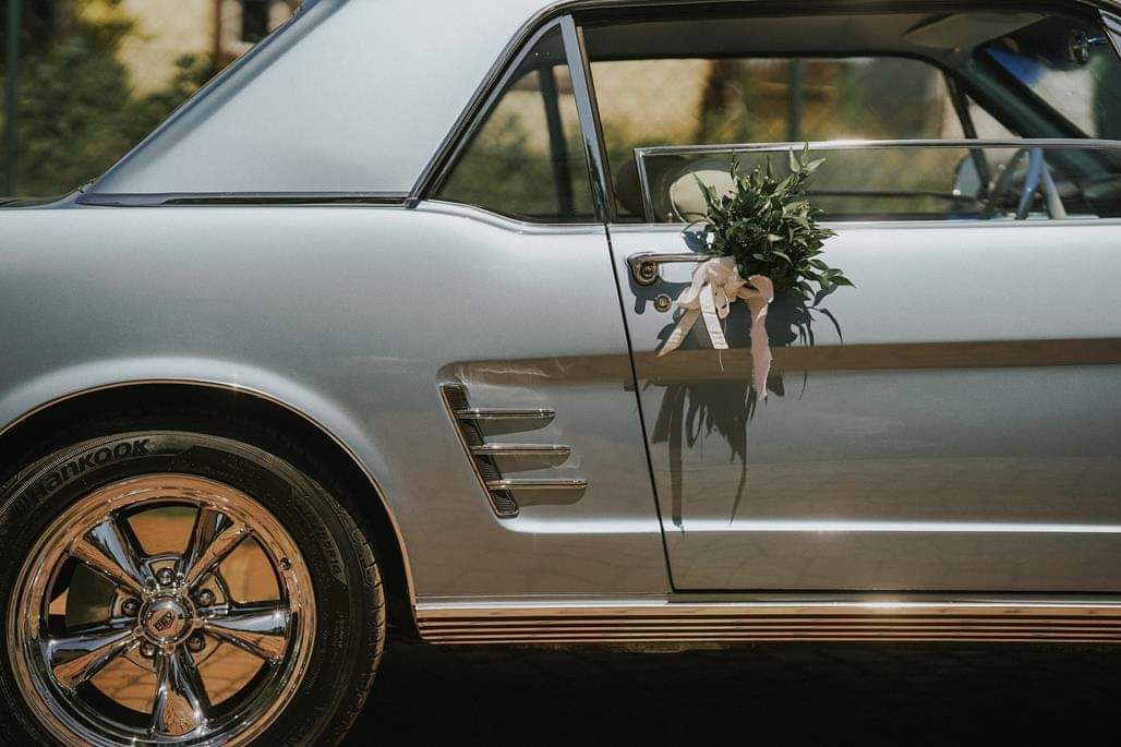 Ford Mustang 65r V8 auto do ślubu samochód do ślubu retro zabytek boho