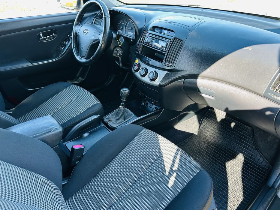 Hyundai Elantra 1.6л